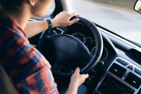 CUM SUNT AFECTAȚI ȘOFERII DE MODIFICĂRILE ADUSE CODULUI RUTIER