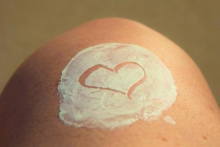 CUM NE ÎNGRIJIM PIELEA VARA?